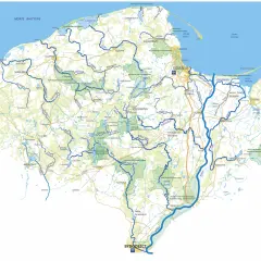 Mapa kajakowa: Jaki wybrać przewodnik po szlakach wodnych?