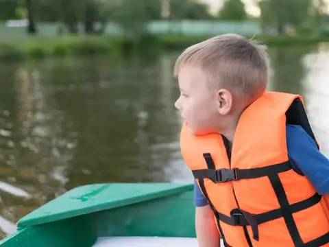 Kapok dla dziecka: Jak wybrać bezpieczny i dopasowany? Przewodnik