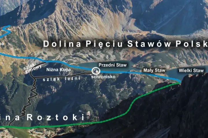 Widok na Dolinę Pięciu Stawów Polskich z zaznaczonymi szlakami. Widać jeziora: Przedni, Mały i Wielki Staw.