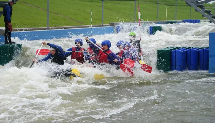 Tor kajakarstwa górskiego Kolna Kraków: Rafting, atrakcje i cennik
