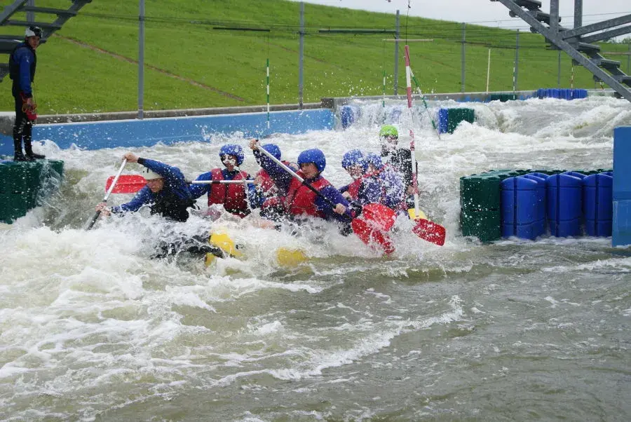 Tor kajakarstwa górskiego Kolna Kraków: Rafting, atrakcje i cennik