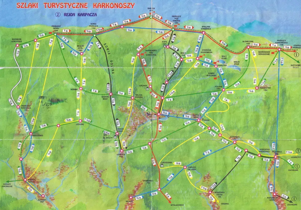 Mapa szlaków turystycznych Karkonoszy, region Karpacza. Widać szlaki o różnej długości i kolorach, prowadzące do szczytów, schronisk i przełęczy, np. ile się wchodzi na Śnieżkę.